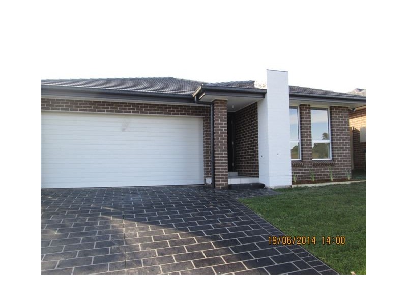 8 Vicary Avenue, Elderslie NSW 2570