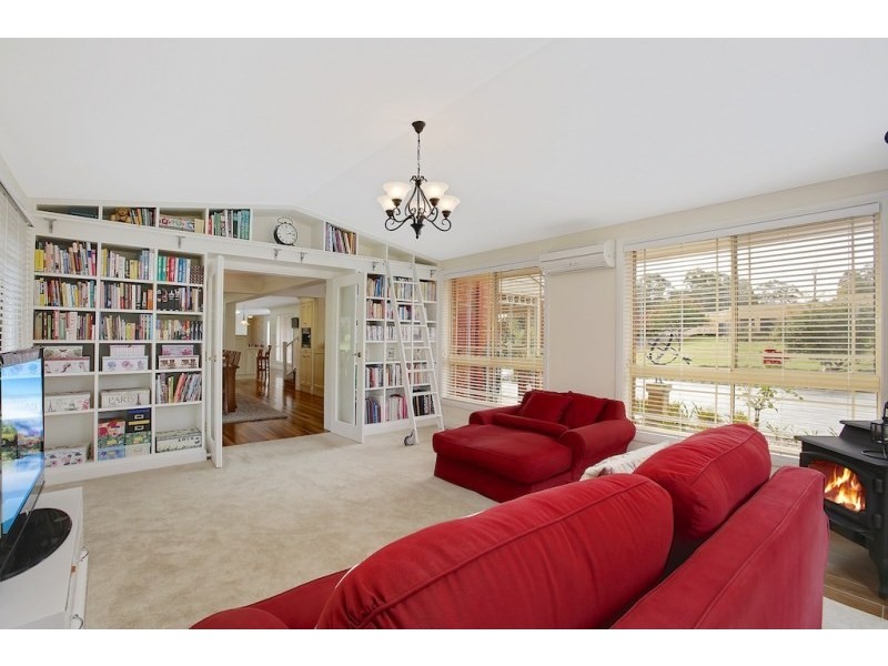 6 Willoughby Circuit, Grasmere NSW 2570