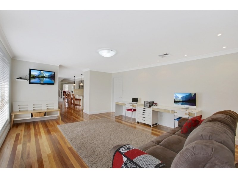 6 Willoughby Circuit, Grasmere NSW 2570