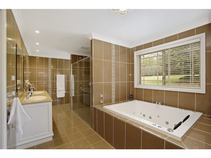 6 Willoughby Circuit, Grasmere NSW 2570