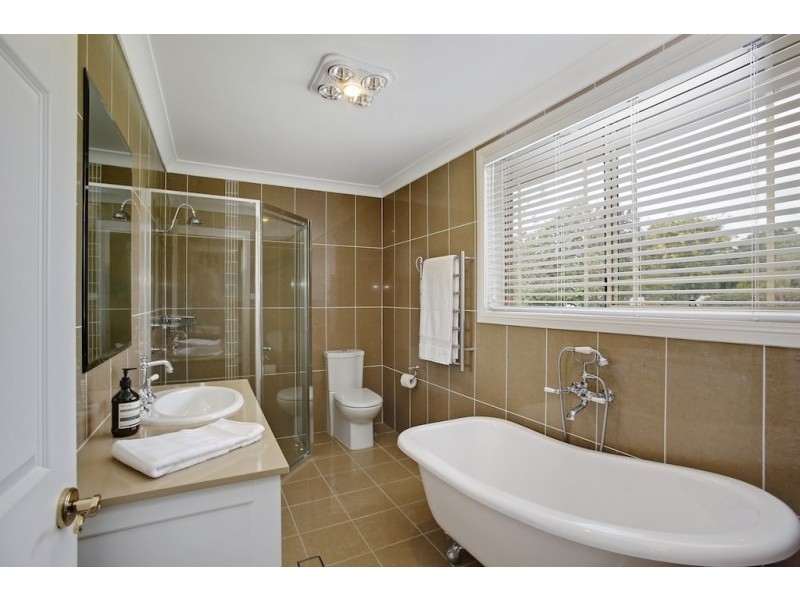 6 Willoughby Circuit, Grasmere NSW 2570