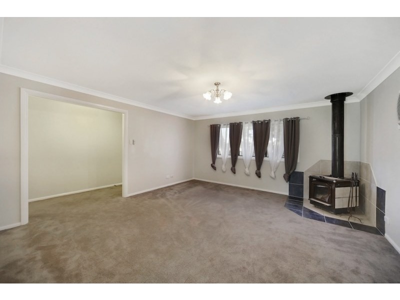 29  Russell Street, The Oaks NSW 2570