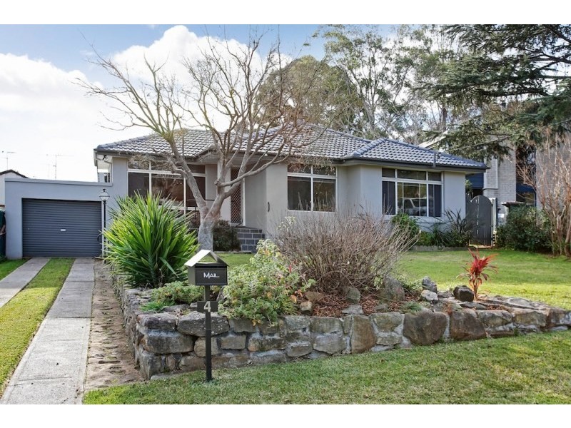 4 Barker Close, Camden South NSW 2570