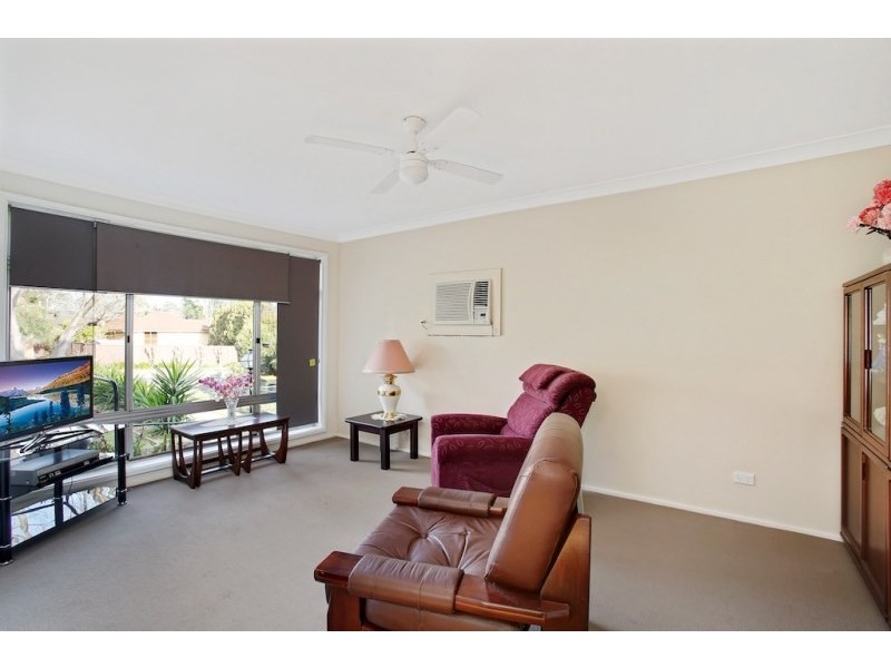 4 Barker Close, Camden South NSW 2570