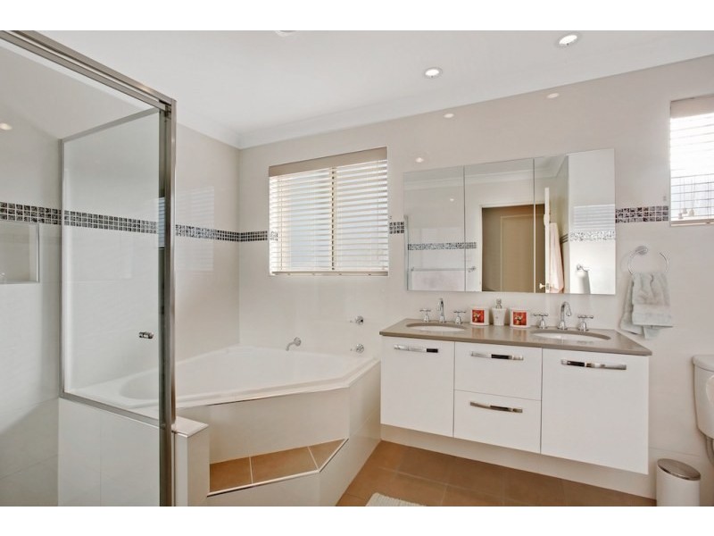 94 Merlin Street, The Oaks NSW 2570