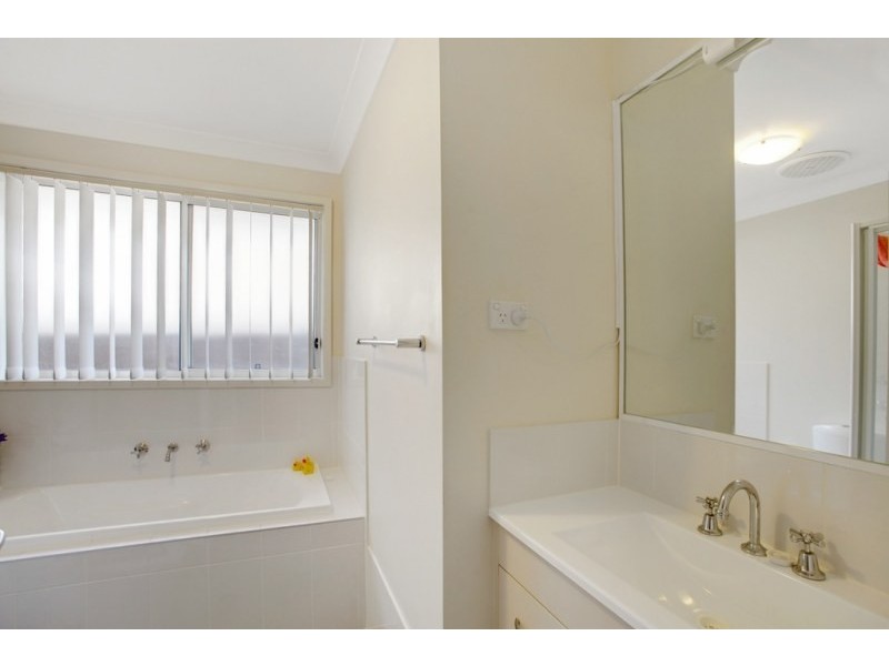 34 Hampshire Boulevard, Spring Farm NSW 2570