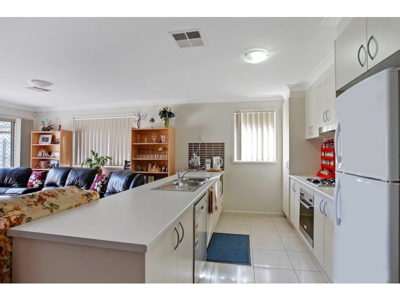 34 Hampshire Boulevard, Spring Farm NSW 2570