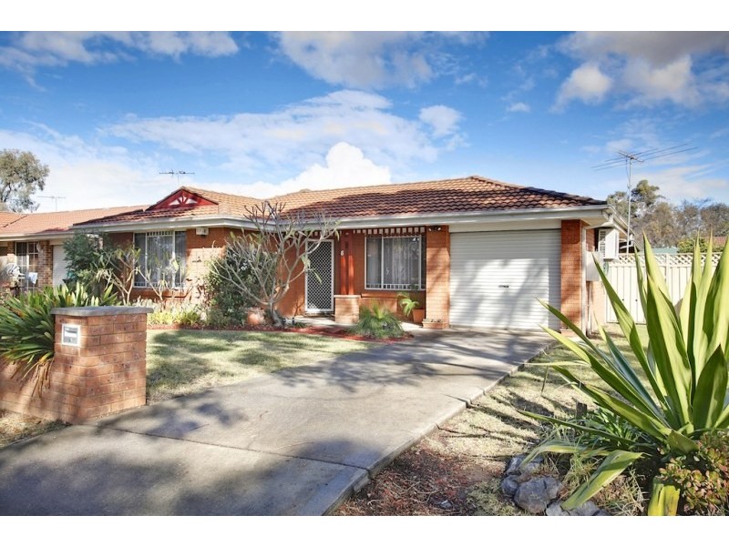 6 Watkins Crescent, Currans Hill NSW 2567