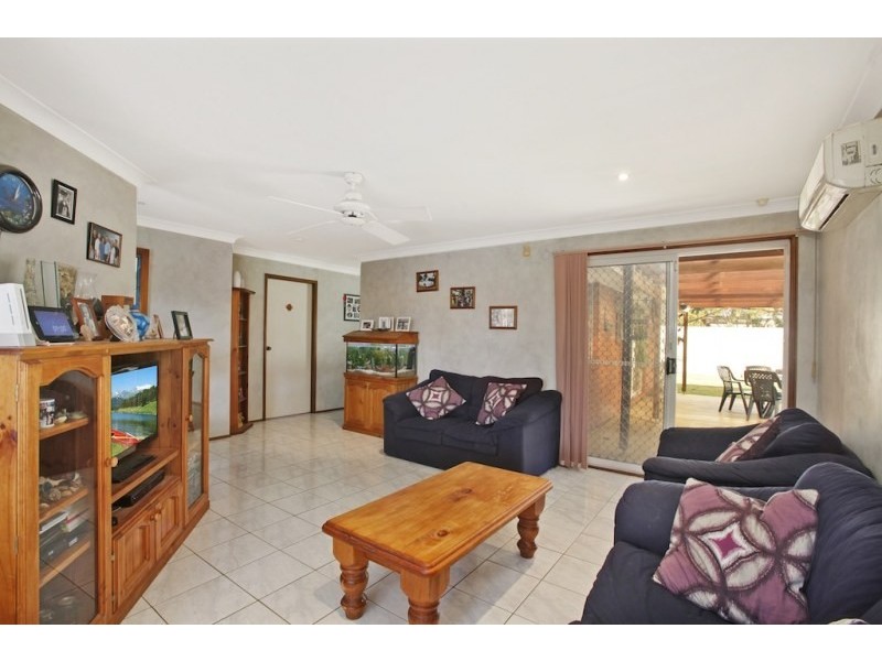 6 Watkins Crescent, Currans Hill NSW 2567