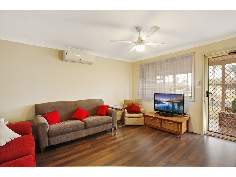 1/4 Packenham Place, Mount Annan NSW 2567