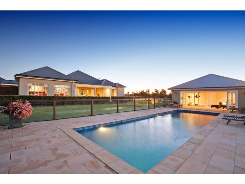 2 Crawford Creek Place, Razorback NSW 2571