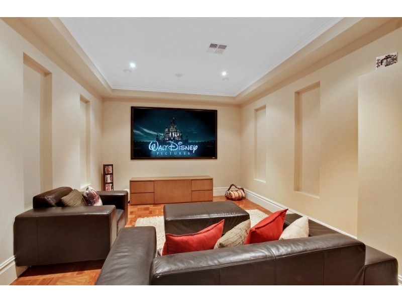 2 Crawford Creek Place, Razorback NSW 2571