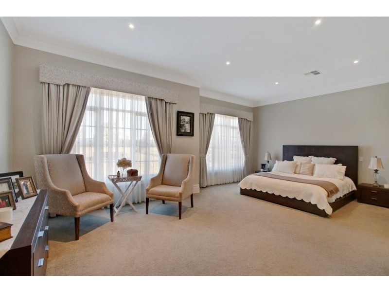 2 Crawford Creek Place, Razorback NSW 2571