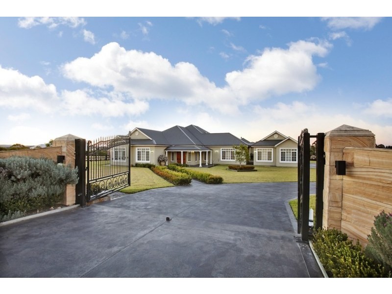 2 Crawford Creek Place, Razorback NSW 2571