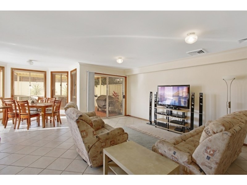 10 Tea Tree Place, Mount Annan NSW 2567