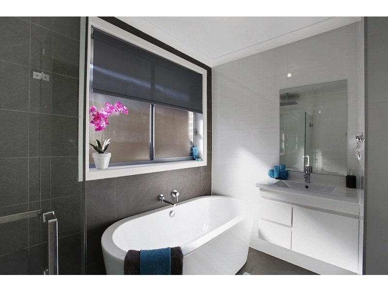 16 Rosecomb Road, Spring Farm NSW 2570