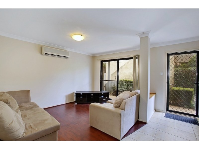 8/92-98 Glenfield Drive, Currans Hill NSW 2567