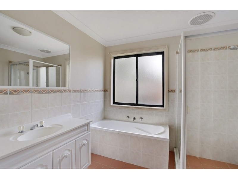 8/92-98 Glenfield Drive, Currans Hill NSW 2567