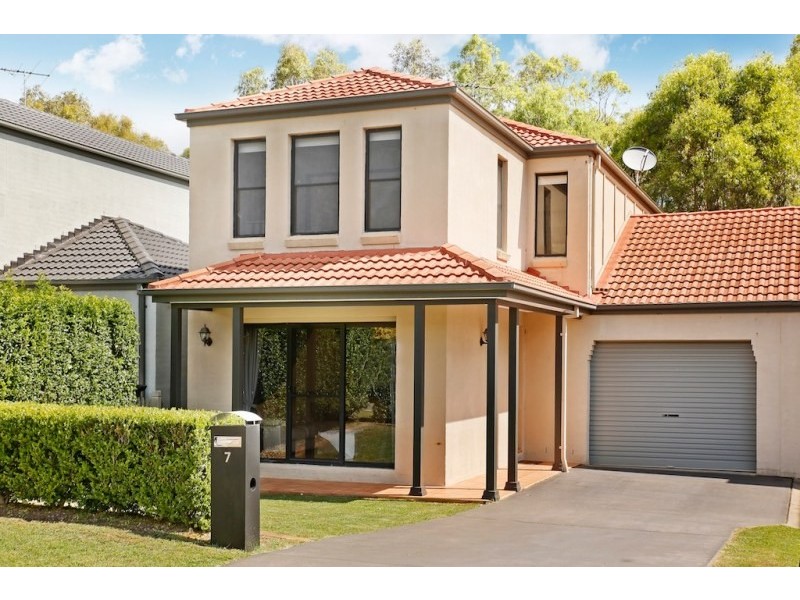 7 Reserve Circuit, Currans Hill NSW 2567