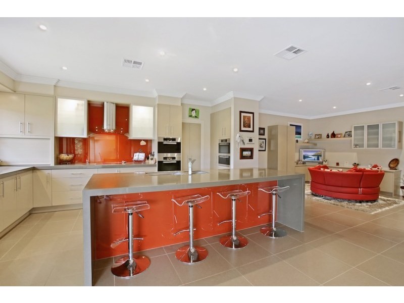 8 Stargard Crescent, Picton NSW 2571