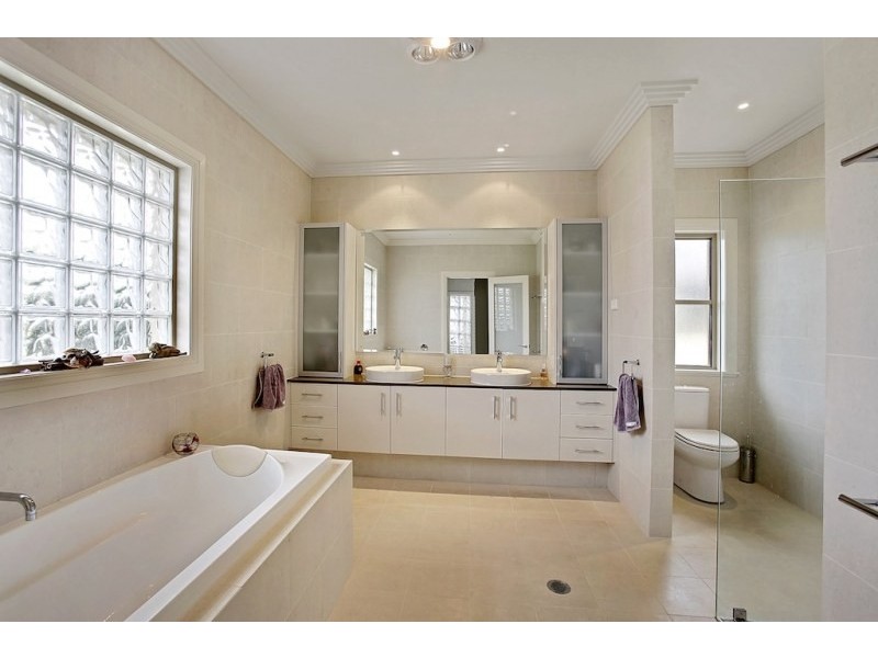 8 Stargard Crescent, Picton NSW 2571