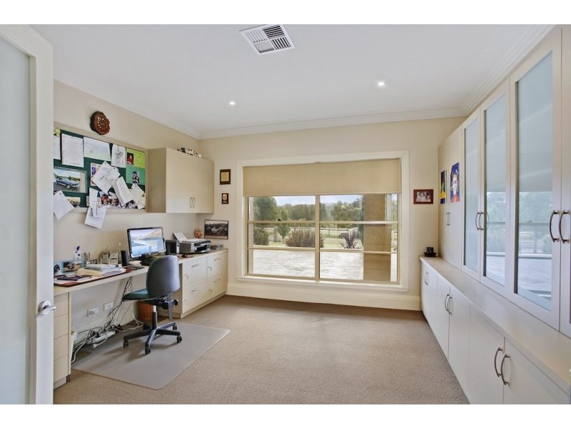 8 Stargard Crescent, Picton NSW 2571