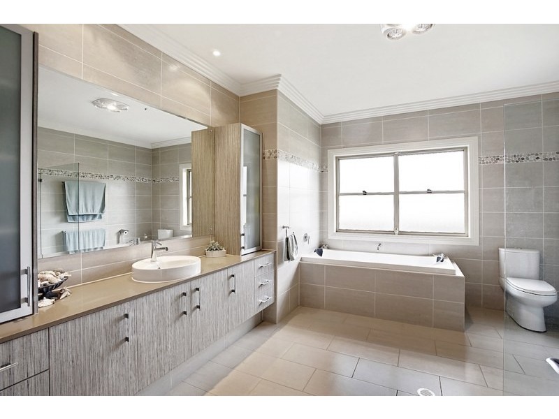 8 Stargard Crescent, Picton NSW 2571