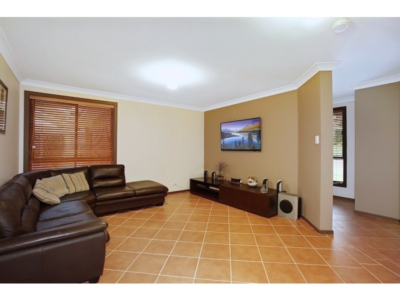 93 Downes Crescent, Currans Hill NSW 2567