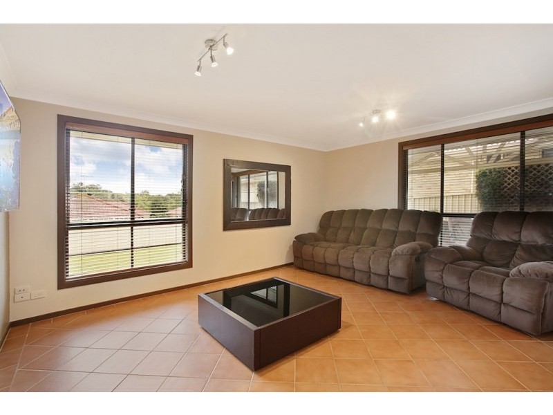 93 Downes Crescent, Currans Hill NSW 2567