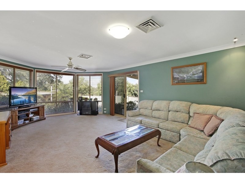 11 Willoughby Circuit, Grasmere NSW 2570