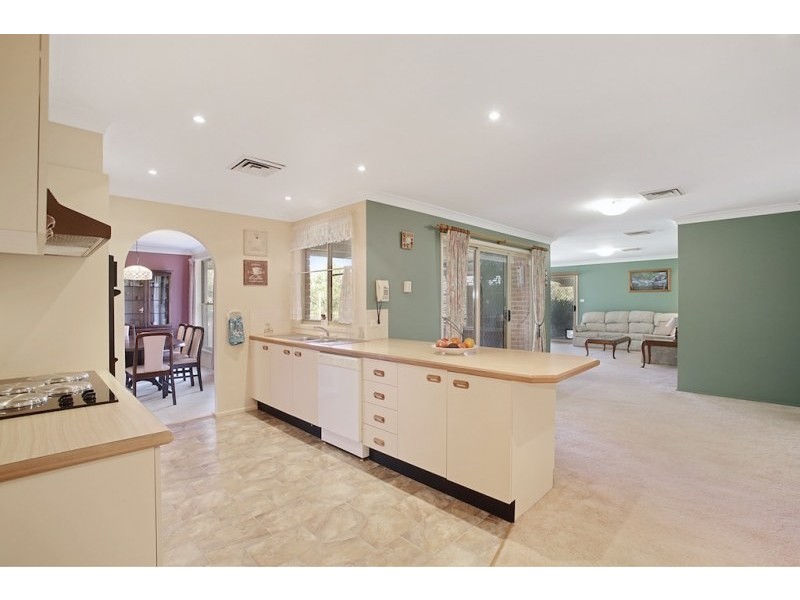 11 Willoughby Circuit, Grasmere NSW 2570
