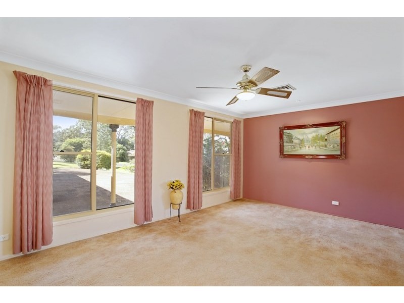 11 Willoughby Circuit, Grasmere NSW 2570
