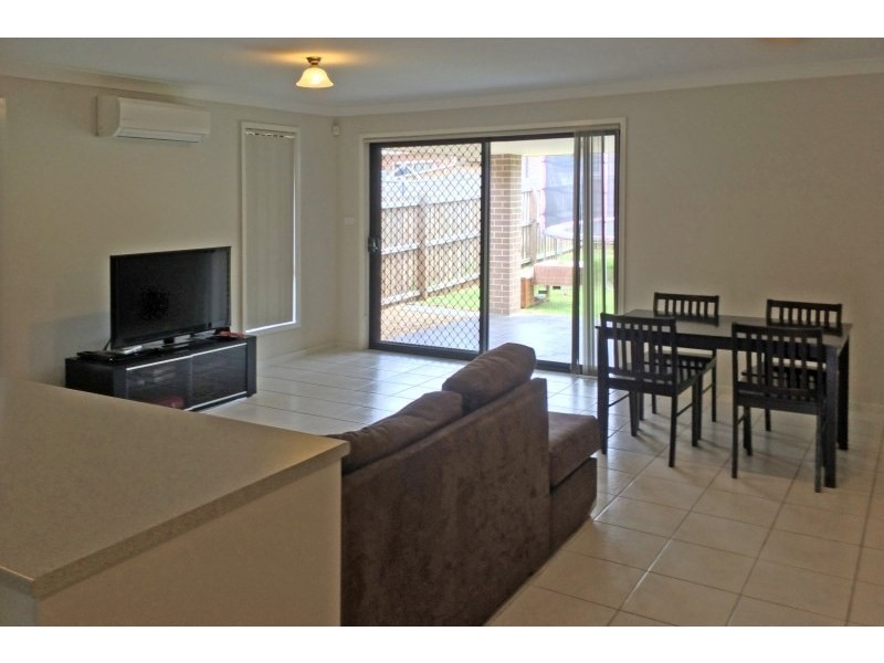 64 Hampshire Boulevard, Spring Farm NSW 2570