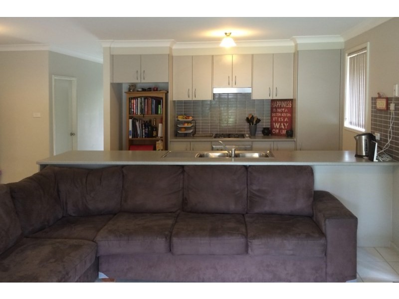 64 Hampshire Boulevard, Spring Farm NSW 2570