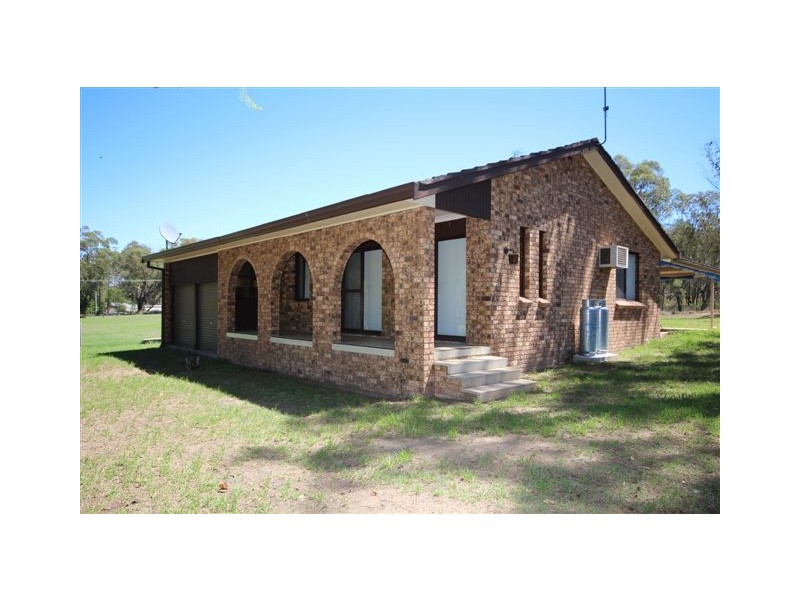 195 Thirlmere Way, Thirlmere NSW 2572