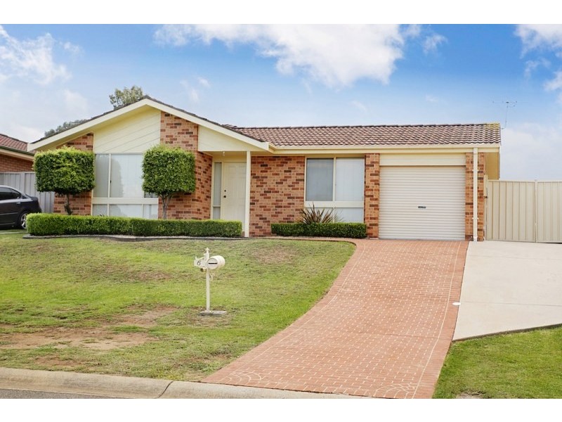 6 Scobie Place, Mount Annan NSW 2567