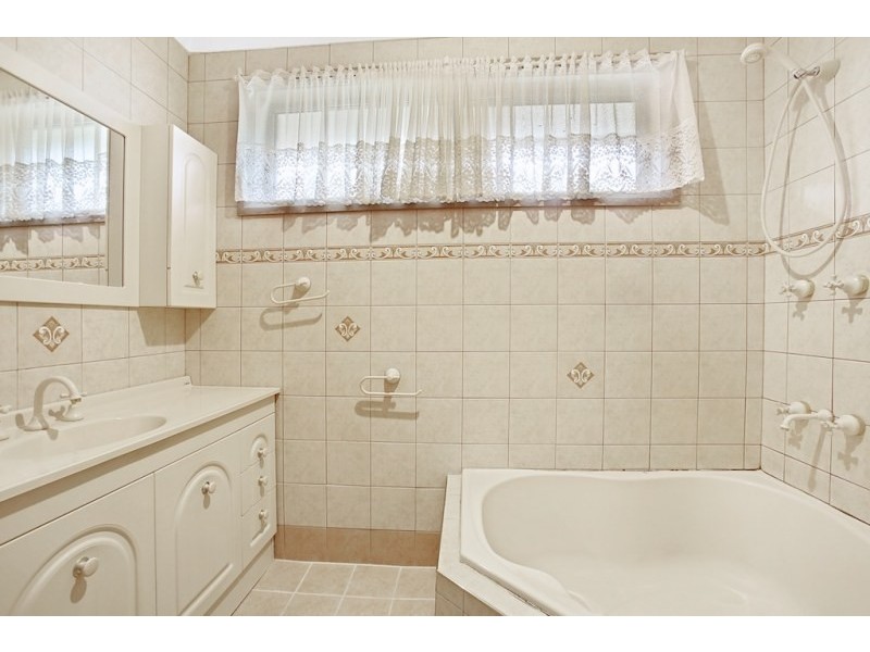 40 Raymond Avenue, Campbelltown NSW 2560