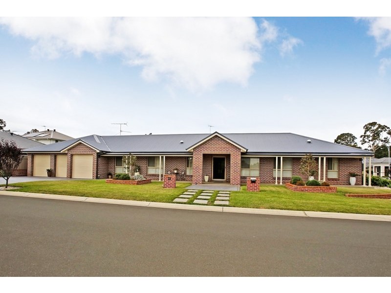1 Bengal Crescent, Elderslie NSW 2570