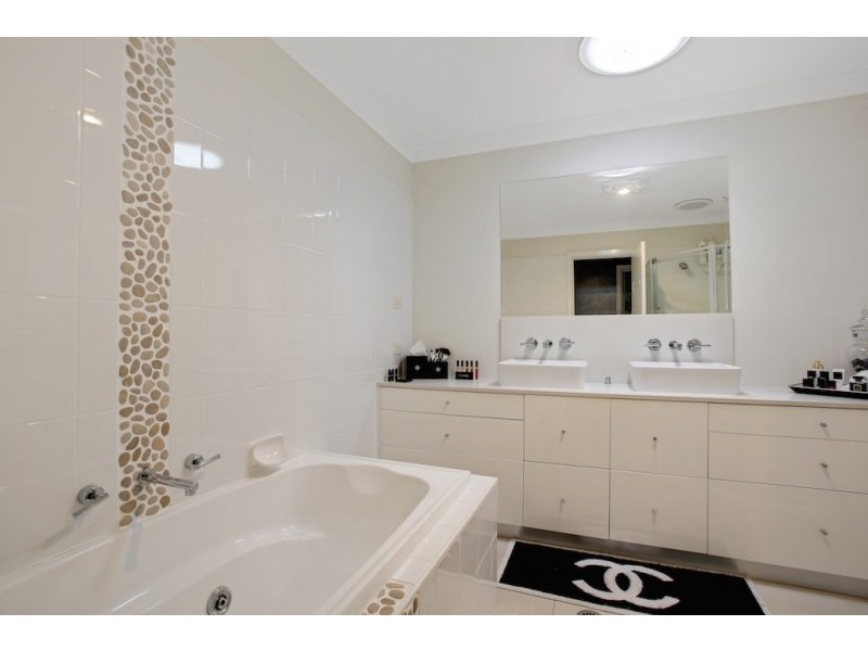 8 Hillier Close, Camden Park NSW 2570