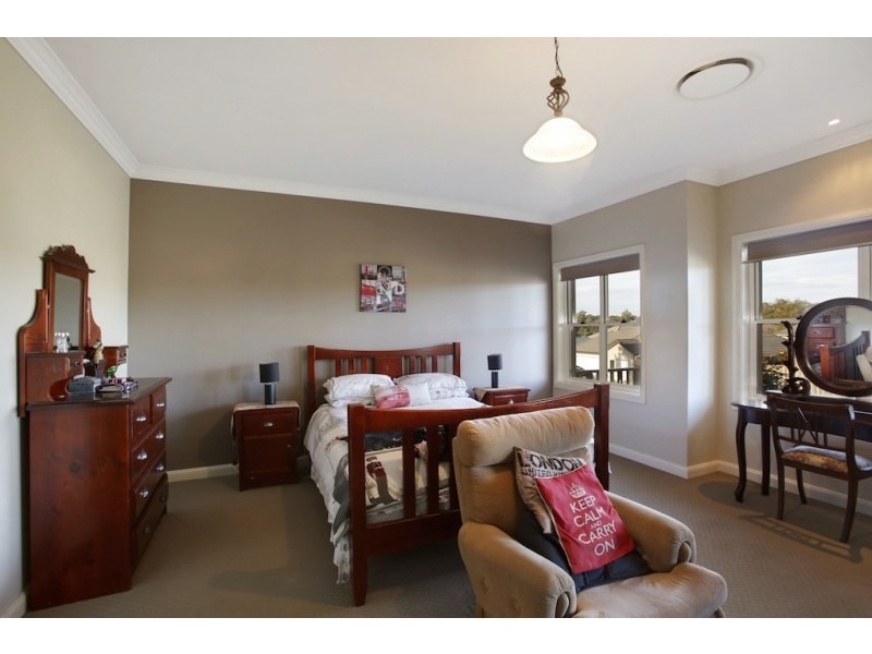 28 Rheinbergers Circuit, Elderslie NSW 2570