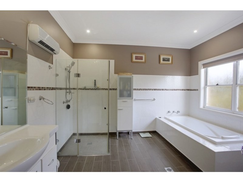 28 Rheinbergers Circuit, Elderslie NSW 2570