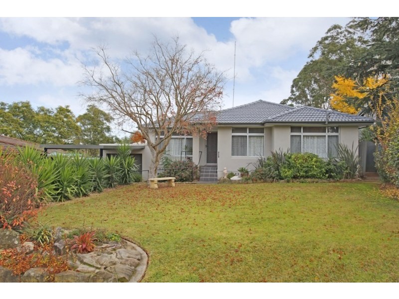 4 Barker Close, Camden South NSW 2570