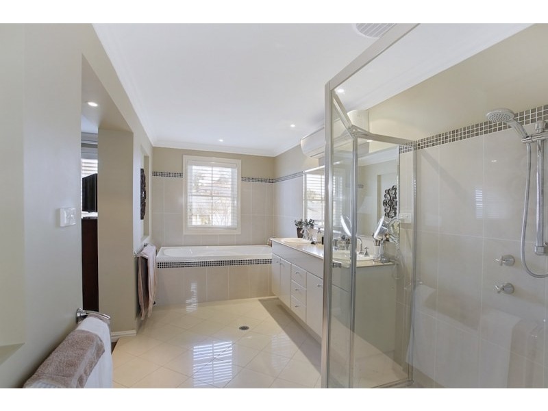 15 Bridgewater Boulevard, Camden Park NSW 2570