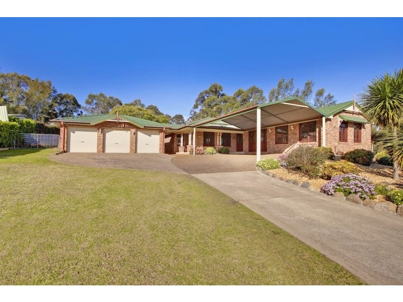 18 Sickles Drive, Grasmere NSW 2570