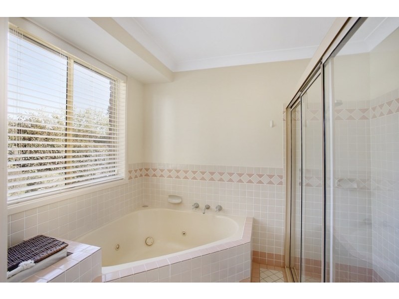 18 Sickles Drive, Grasmere NSW 2570