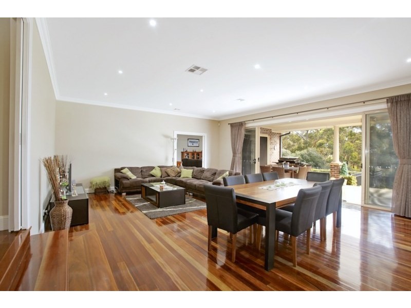 13 Domenics Place, Grasmere NSW 2570