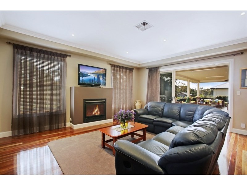 13 Domenics Place, Grasmere NSW 2570