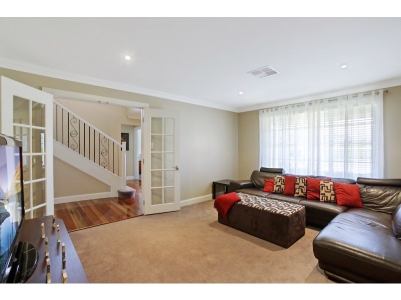 13 Domenics Place, Grasmere NSW 2570