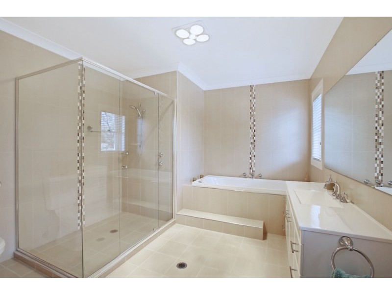 13 Domenics Place, Grasmere NSW 2570