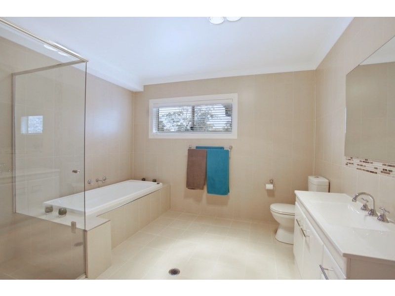 13 Domenics Place, Grasmere NSW 2570